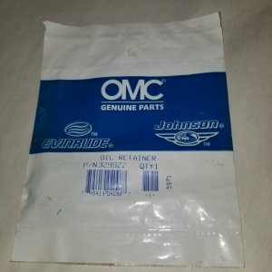 OMC Oil Retainer Seal  329922, 0329922 — (NOS)