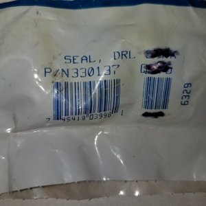 OMC Oil Seal 330137 0330137  — (NOS)