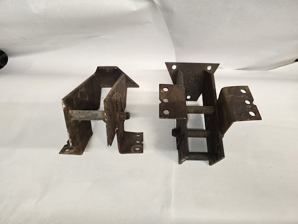 Universal Stringer Chevy Motor Mounts — USED